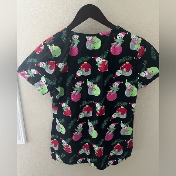 Zoé & Chloe Christmas Scrubs - Picture 7 of 7